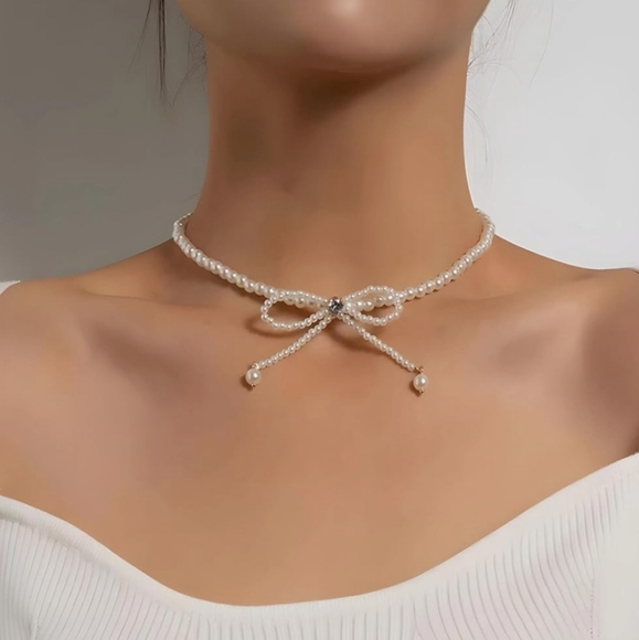 Jewelry - Pearl Bow Necklace Silver